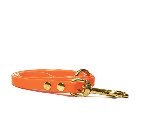 Biothane_leash_riveted_13mm_with_handgrip_brass_snap_hook_orange_small_web