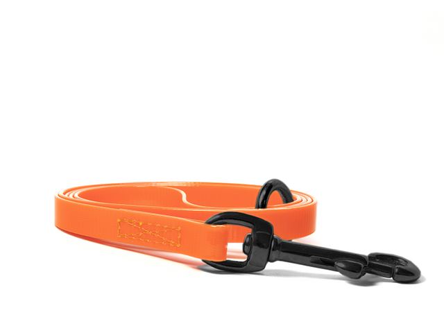 Biothane_leash_sewn_13mm_with_handgrip_black_snap_hook_gold_orange_small_web